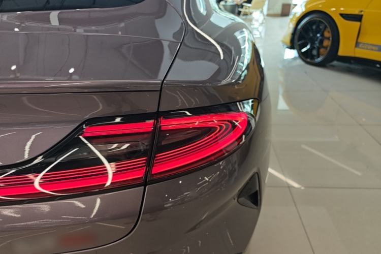 Used Xiaomi Auto SU7 2024 Four-Wheel Drive Ultra-Long Range Advanced Intelligent Driving Max Edition Right Rear Taillight