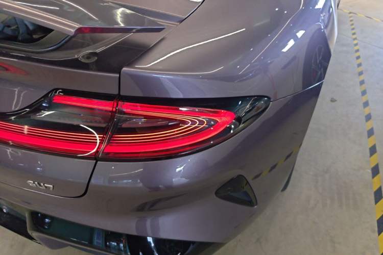 Used Xiaomi Auto SU7 2024 Rear-Drive Ultra-Long Range Advanced Pro-Level Intelligent Driving Version Right Rear Taillight