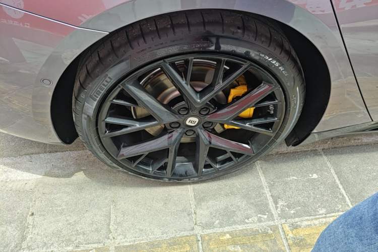 Used Xiaomi Auto SU7 2024 Four-Wheel Drive Ultra-Long Range Advanced Intelligent Driving Max Edition Right Rear Wheel Hub
