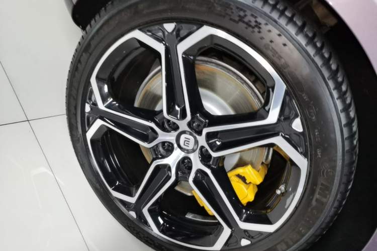 Used Xiaomi Auto SU7 2024 Four-Wheel Drive Ultra-Long Range Advanced Intelligent Driving Max Edition Right Rear Wheel Hub