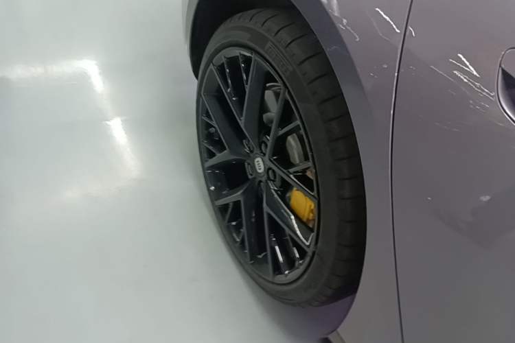 Used Xiaomi Auto SU7 2024 Four-Wheel Drive Ultra-Long Range Advanced Intelligent Driving Max Edition Right Rear Wheel Hub