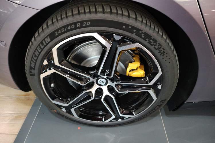 Used Xiaomi Auto SU7 2024 Rear-Drive Long-Range Intelligent Driving Version Right Rear Wheel Hub