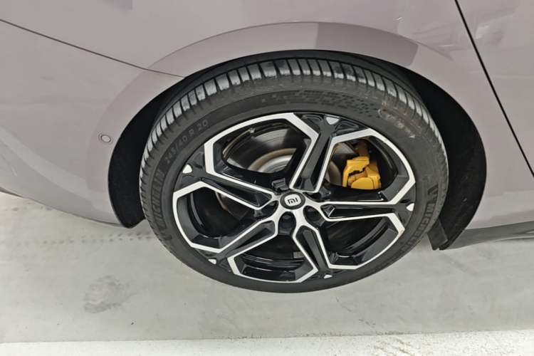 Used Xiaomi Auto SU7 2024 Rear-Drive Long-Range Intelligent Driving Version Right Rear Wheel Hub