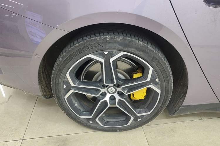 Used Xiaomi Auto SU7 2024 Rear-Drive Long-Range Intelligent Driving Version Right Rear Wheel Hub