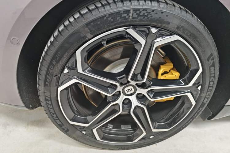 Used Xiaomi Auto SU7 2024 Rear-Drive Long-Range Intelligent Driving Version Right Rear Wheel Hub
