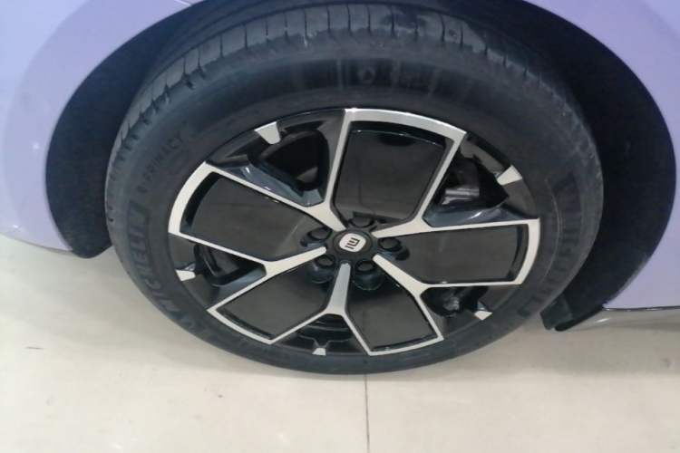 Used Xiaomi Auto SU7 2024 Rear-Drive Long-Range Intelligent Driving Version Right Rear Wheel Hub