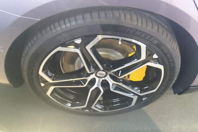 Used Xiaomi Auto SU7 2024 Rear-Drive Ultra-Long Range Advanced Pro-Level Intelligent Driving Version Right Rear Wheel Hub