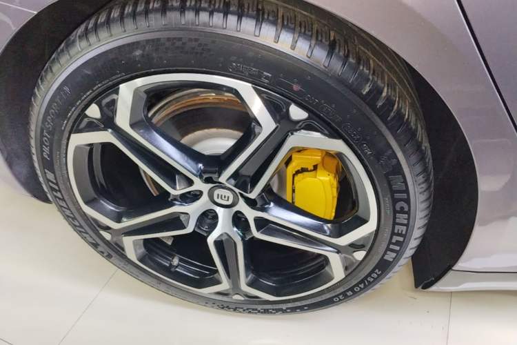 Used Xiaomi Auto SU7 2024 Four-Wheel Drive Ultra-Long Range Advanced Intelligent Driving Max Edition Right Rear Wheel Hub