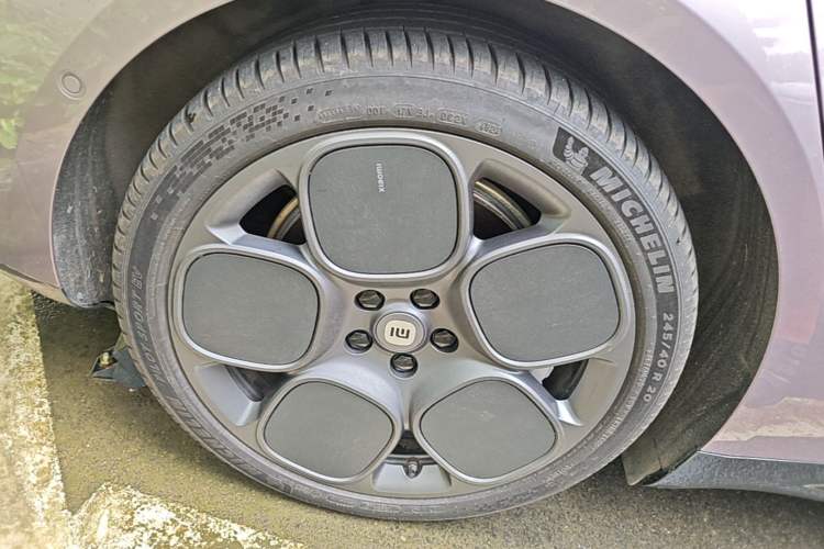 Used Xiaomi Auto SU7 2024 Rear-Drive Ultra-Long Range Advanced Pro-Level Intelligent Driving Version Right Rear Wheel Hub