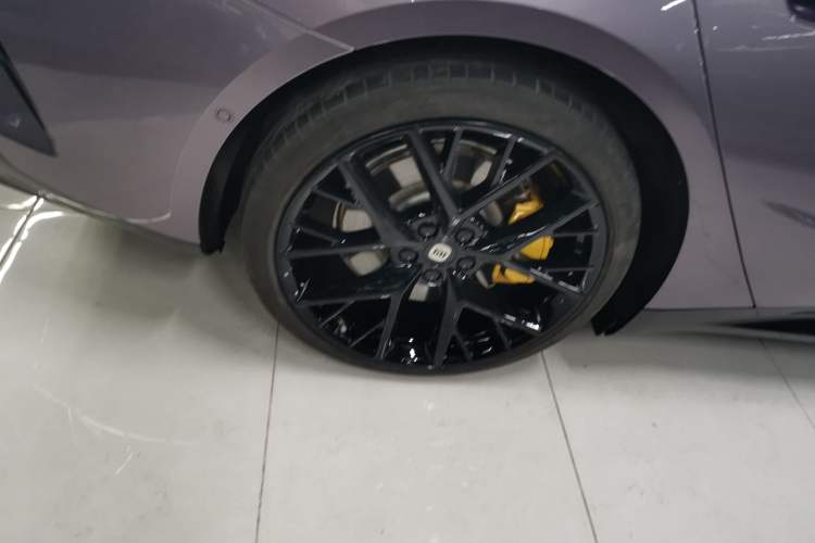 Used Xiaomi Auto SU7 2024 Four-Wheel Drive Ultra-Long Range Advanced Intelligent Driving Max Edition Right Rear Wheel Hub