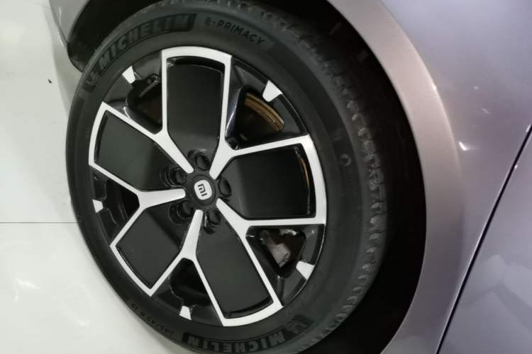 Used Xiaomi Auto SU7 2024 Rear-Drive Long-Range Intelligent Driving Version Right Rear Wheel Hub