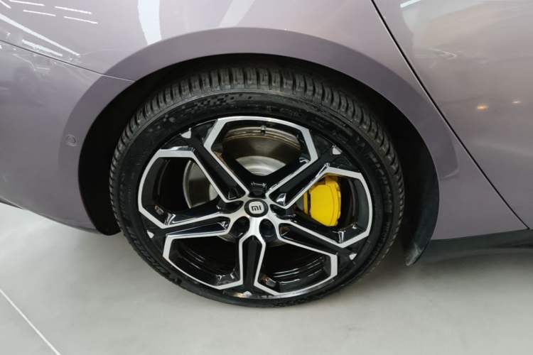Used Xiaomi Auto SU7 2024 Rear-Drive Long-Range Intelligent Driving Version Right Rear Wheel Hub