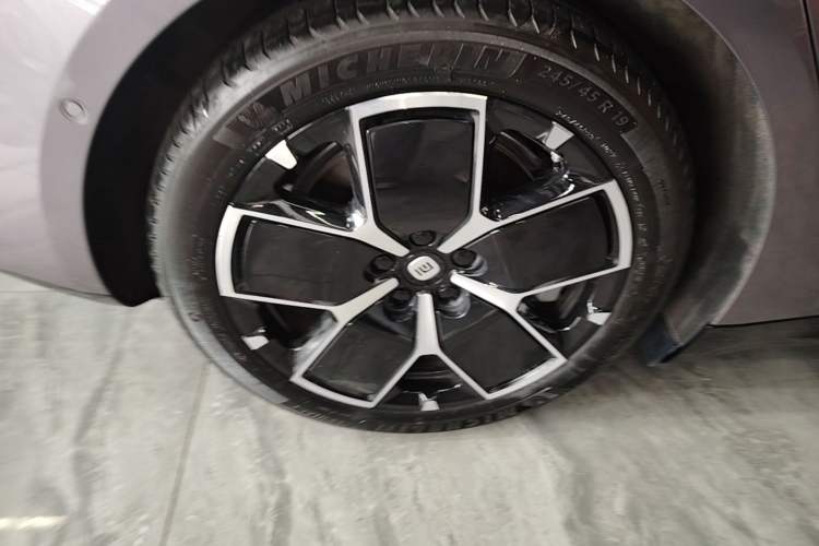 Used Xiaomi Auto SU7 2024 Rear-Drive Long-Range Intelligent Driving Version Right Rear Wheel Hub