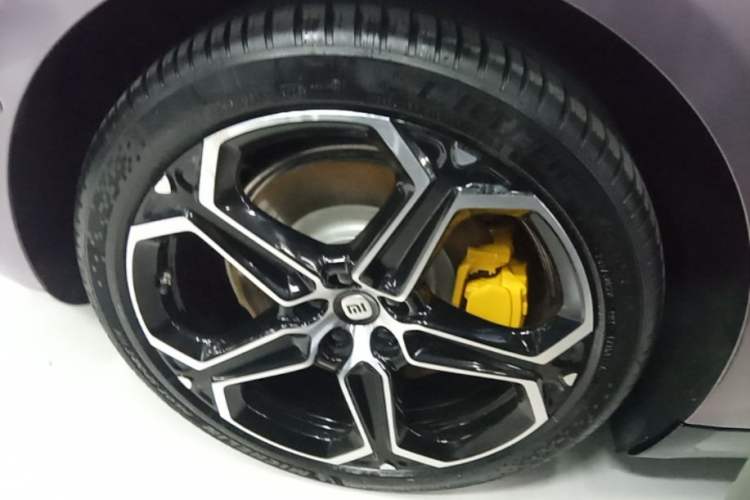 Used Xiaomi Auto SU7 2024 Rear-Drive Long-Range Intelligent Driving Version Right Rear Wheel Hub