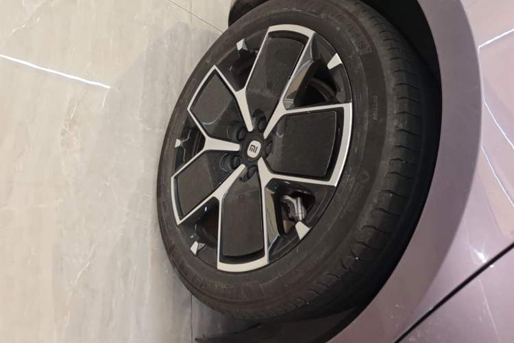 Used Xiaomi Auto SU7 2024 Rear-Drive Long-Range Intelligent Driving Version Right Rear Wheel Hub