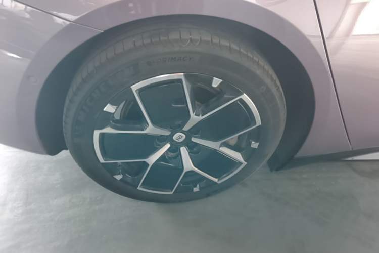 Used Xiaomi Auto SU7 2024 Rear-Drive Long-Range Intelligent Driving Version Right Rear Wheel Hub