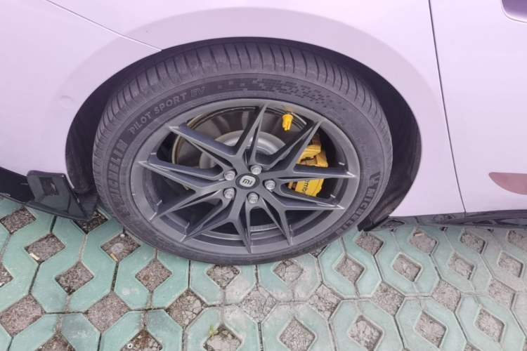 Used Xiaomi Auto SU7 2024 Four-Wheel Drive Ultra-Long Range Advanced Intelligent Driving Max Edition Right Rear Wheel Hub