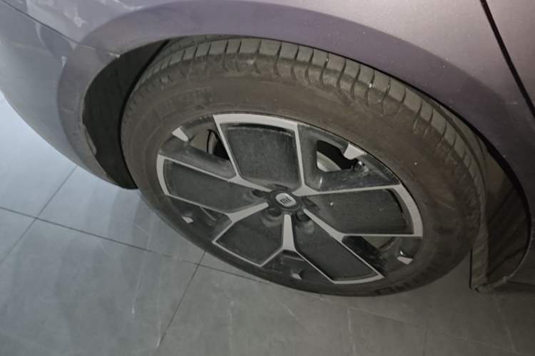 Used Xiaomi Auto SU7 2024 Rear-Drive Long-Range Intelligent Driving Version Right Rear Wheel Hub