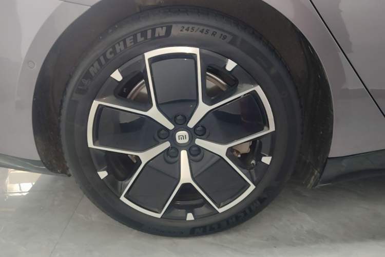 Used Xiaomi Auto SU7 2024 Rear-Drive Long-Range Intelligent Driving Version Right Rear Wheel Hub