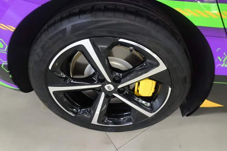 Used Xiaomi Auto SU7 2024 Four-Wheel Drive Ultra-Long Range Advanced Intelligent Driving Max Edition Right Rear Wheel Hub