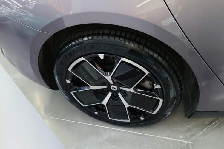 Used Xiaomi Auto SU7 2024 Rear-Drive Ultra-Long Range Advanced Pro-Level Intelligent Driving Version Right Rear Wheel Hub