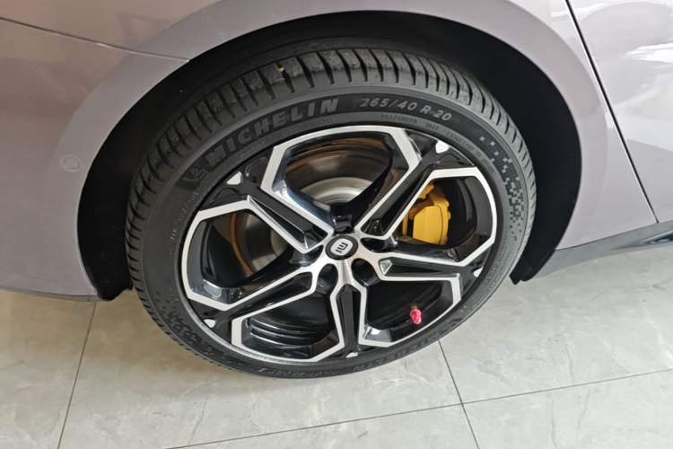Used Xiaomi Auto SU7 2024 Four-Wheel Drive Ultra-Long Range Advanced Intelligent Driving Max Edition Right Rear Wheel Hub