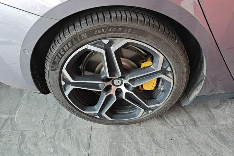 Used Xiaomi Auto SU7 2024 Four-Wheel Drive Ultra-Long Range Advanced Intelligent Driving Max Edition Right Rear Wheel Hub
