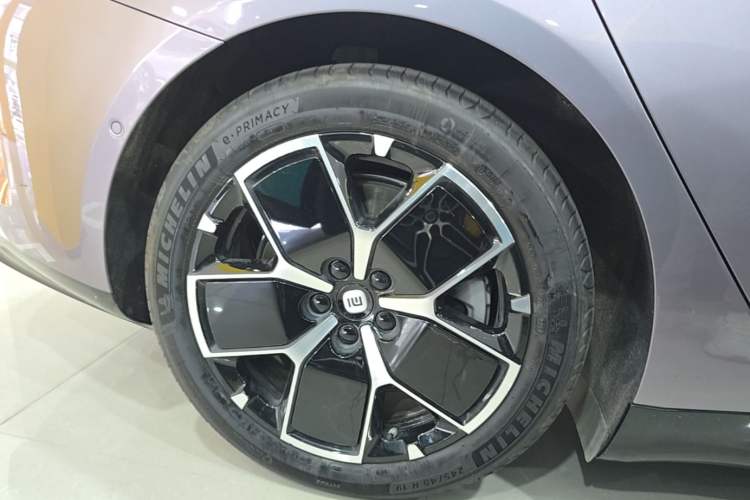Used Xiaomi Auto SU7 2024 Rear-Drive Long-Range Intelligent Driving Version Right Rear Wheel Hub
