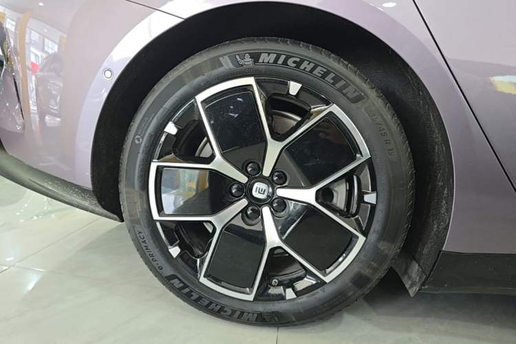 Used Xiaomi Auto SU7 2024 Rear-Drive Long-Range Intelligent Driving Version Right Rear Wheel Hub