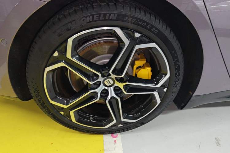 Used Xiaomi Auto SU7 2024 Rear-Drive Long-Range Intelligent Driving Version Right Rear Wheel Hub