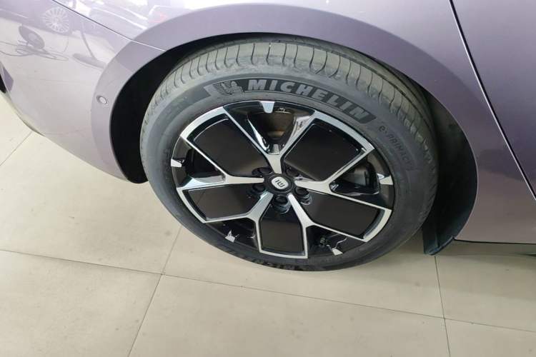 Used Xiaomi Auto SU7 2024 Rear-Drive Long-Range Intelligent Driving Version Right Rear Wheel Hub