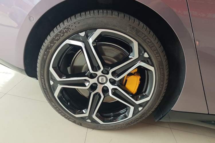 Used Xiaomi Auto SU7 2024 Rear-Drive Long-Range Intelligent Driving Version Right Rear Wheel Hub
