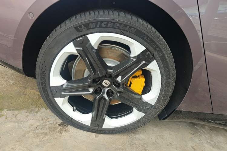Used Xiaomi Auto SU7 2024 Four-Wheel Drive Ultra-Long Range Advanced Intelligent Driving Max Edition Right Rear Wheel Hub
