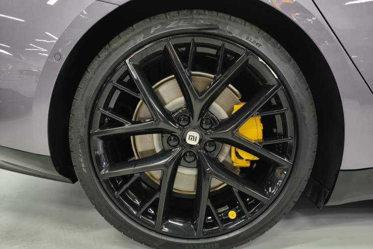 Used Xiaomi Auto SU7 2024 Four-Wheel Drive Ultra-Long Range Advanced Intelligent Driving Max Edition Right Rear Wheel Hub