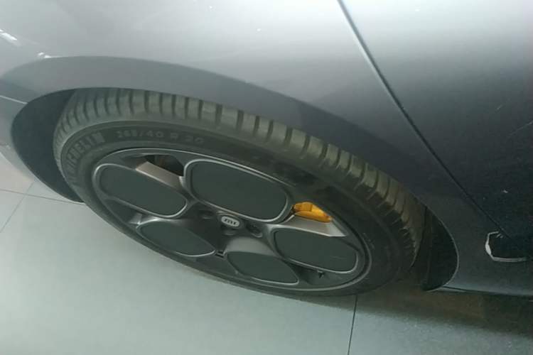 Used Xiaomi Auto SU7 2024 Four-Wheel Drive Ultra-Long Range Advanced Intelligent Driving Max Edition Right Rear Wheel Hub