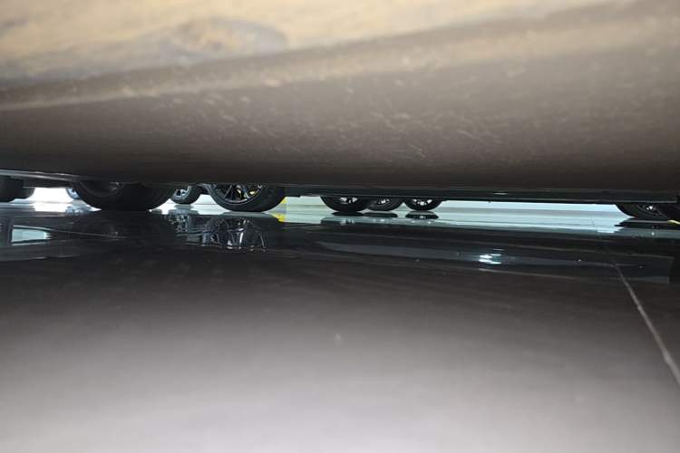 Used Xiaomi Auto SU7 2024 Four-Wheel Drive Ultra-Long Range Advanced Intelligent Driving Max Edition Right Side Sill