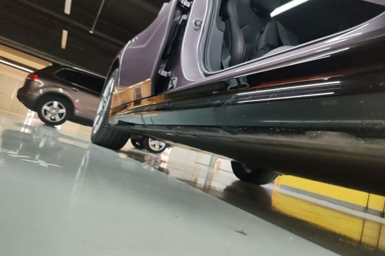 Used Xiaomi Auto SU7 2024 Four-Wheel Drive Ultra-Long Range Advanced Intelligent Driving Max Edition Right Side Sill