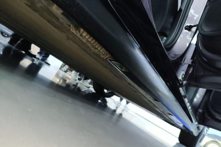Used Xiaomi Auto SU7 2024 Rear-Drive Standard Founder Edition Right Side Sill