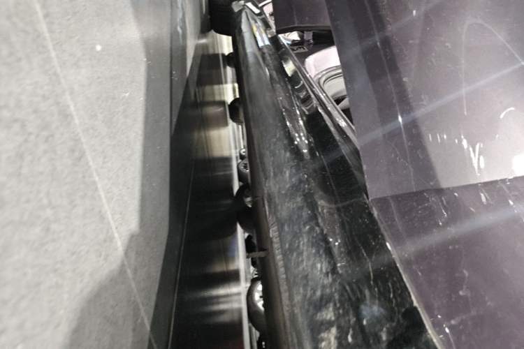 Used Xiaomi Auto SU7 2024 Four-Wheel Drive Ultra-Long Range Advanced Intelligent Driving Max Edition Right Side Sill