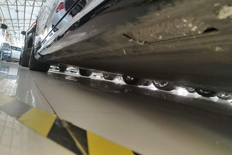 Used Xiaomi Auto SU7 2024 Rear-Drive Ultra-Long Range Advanced Pro-Level Intelligent Driving Version Right Side Sill