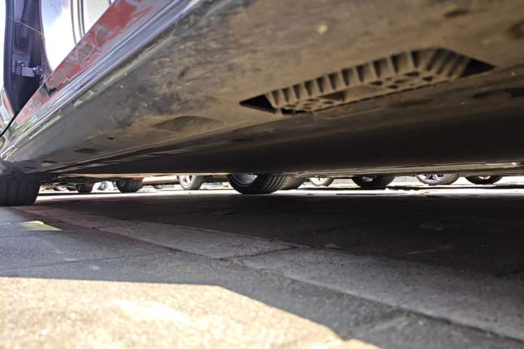 Used Xiaomi Auto SU7 2024 Four-Wheel Drive Ultra-Long Range Advanced Intelligent Driving Max Edition Right Side Sill