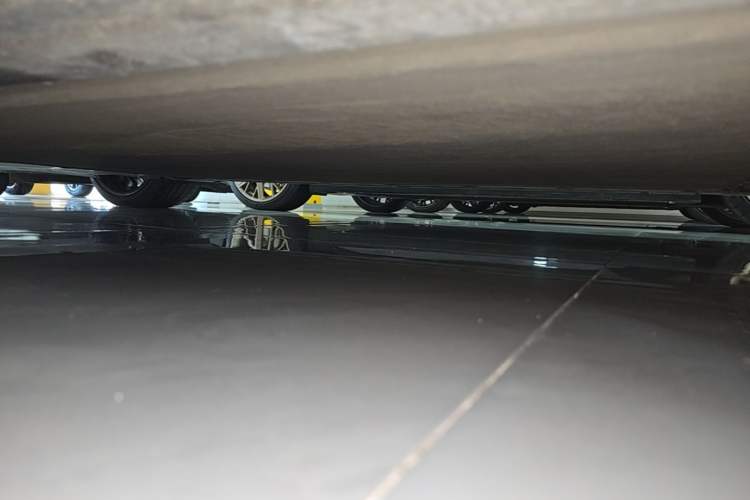 Used Xiaomi Auto SU7 2024 Four-Wheel Drive Ultra-Long Range Advanced Intelligent Driving Max Edition Right Side Sill
