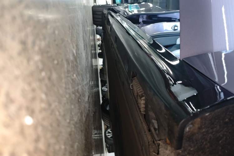 Used Xiaomi Auto SU7 2024 Four-Wheel Drive Ultra-Long Range Advanced Intelligent Driving Max Edition Right Side Sill