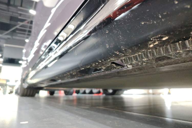 Used Xiaomi Auto SU7 2024 Rear-Drive Long-Range Intelligent Driving Version Right Side Sill