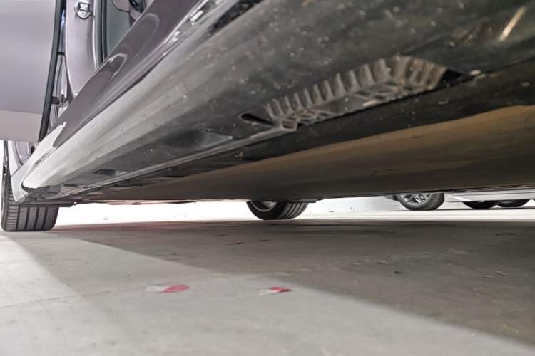 Used Xiaomi Auto SU7 2024 Rear-Drive Long-Range Intelligent Driving Version Right Side Sill