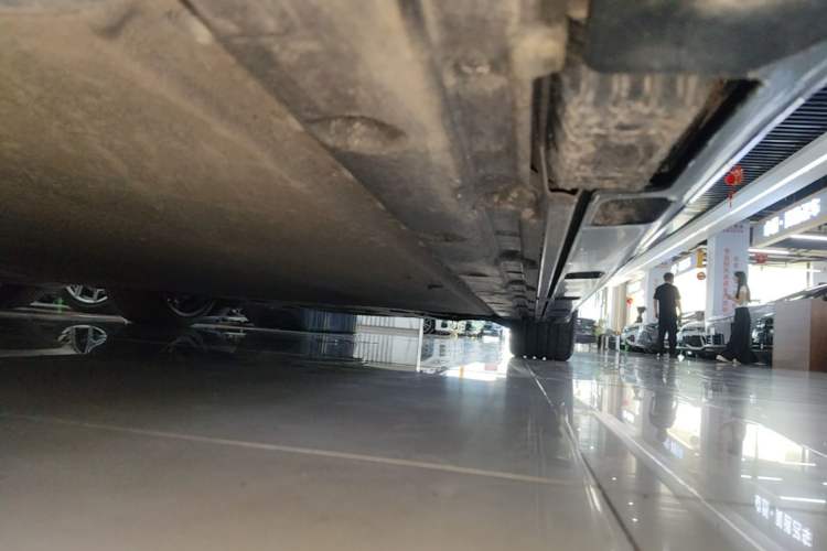Used Xiaomi Auto SU7 2024 Four-Wheel Drive Ultra-Long Range Advanced Intelligent Driving Max Edition Right Side Sill