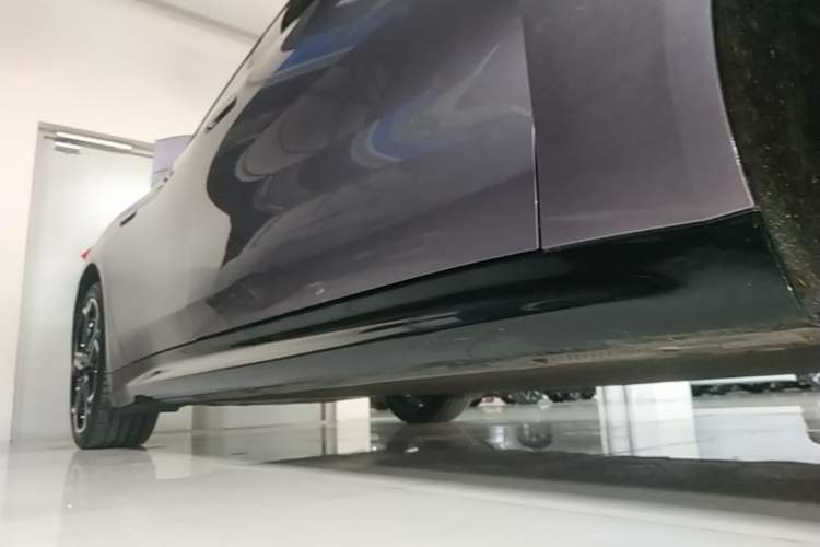 Used Xiaomi Auto SU7 2024 Rear-Drive Ultra-Long Range Advanced Pro-Level Intelligent Driving Version Right Side Sill