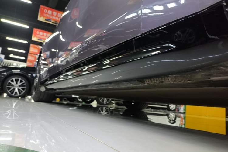 Used Xiaomi Auto SU7 2024 Four-Wheel Drive Ultra-Long Range Advanced Intelligent Driving Max Edition Right Side Sill