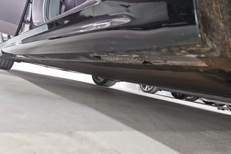 Used Xiaomi Auto SU7 2024 Rear-Drive Long-Range Intelligent Driving Version Right Side Sill