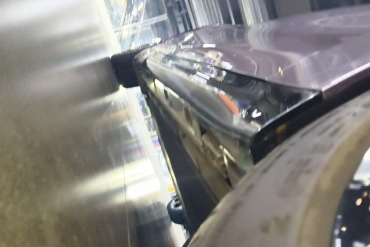 Used Xiaomi Auto SU7 2024 Rear-Drive Ultra-Long Range Advanced Pro-Level Intelligent Driving Version Right Side Sill